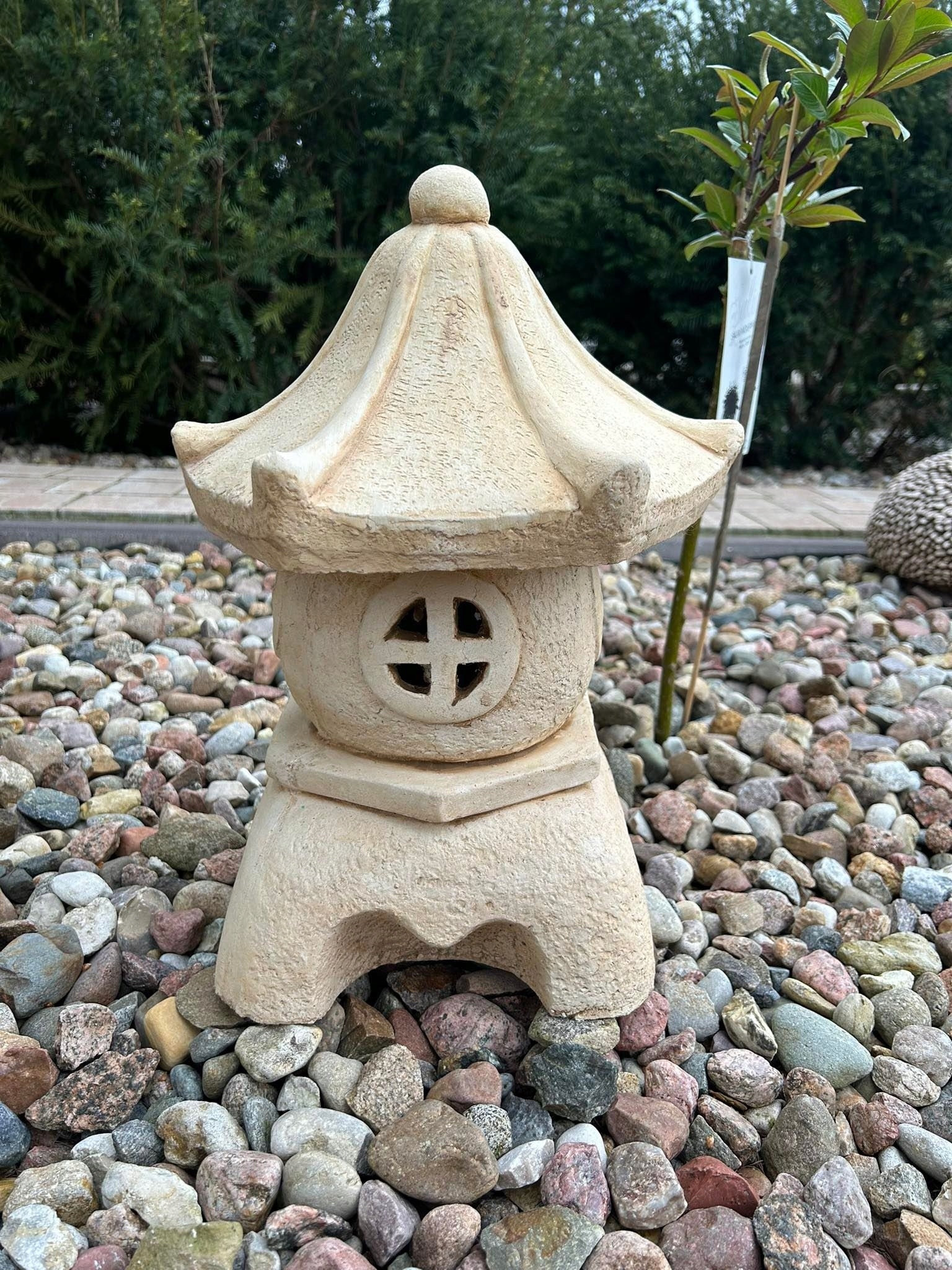 Záhradné figúrky z betónu, orientálna dekorácia, japonská lampa PAGODA